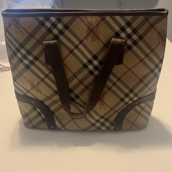 Pre-Loved Burberry handbag in great condition - Picture 13 of 14